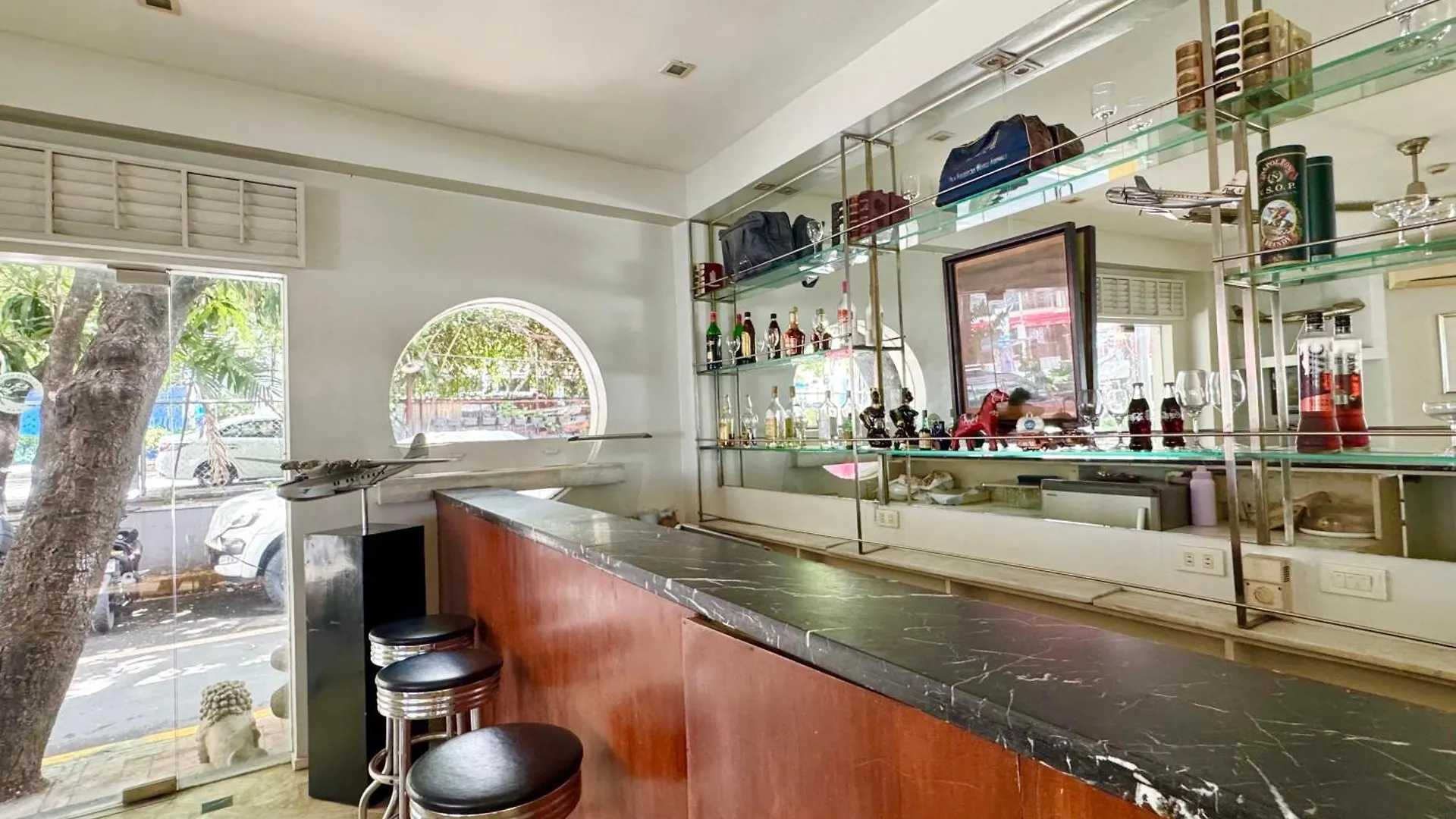 The Clipper House, Poblacion Makati Manila 0*,